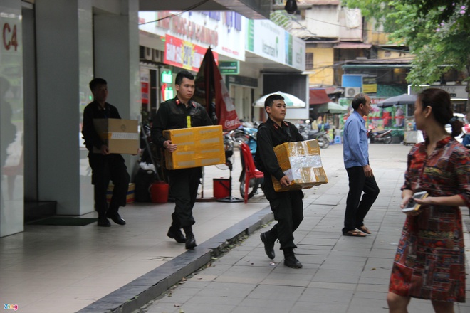 shop bán lẻ Nhật Cường tuồn hàng lậu qua trường bay như thế nào?-1