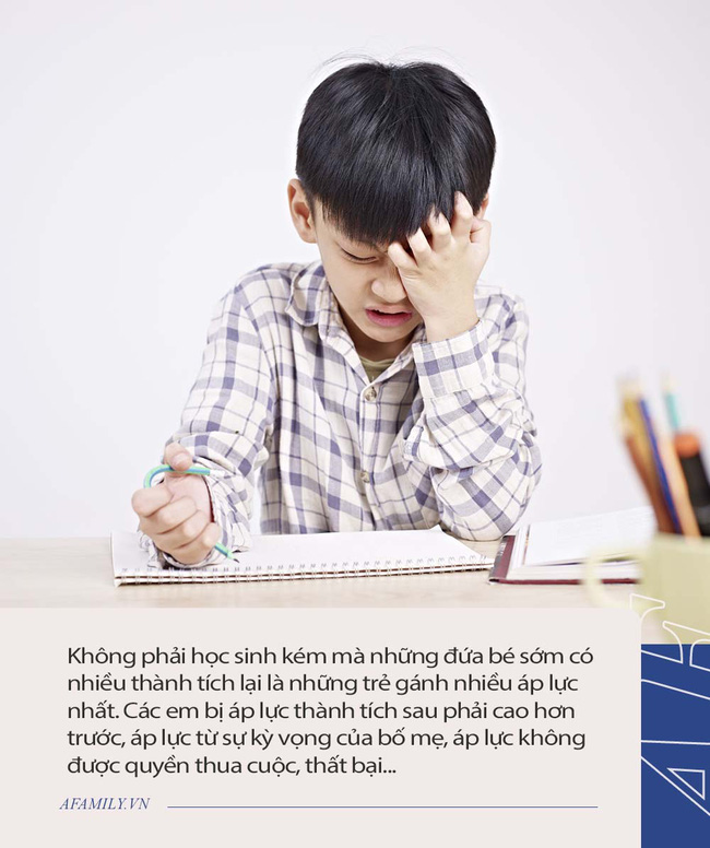 Mùa khoe bảng điểm lung linh của con lại về khiến dân mạng bội thực, 1 ông bố ở TP.HCM mệt mỏi đến mức phải ra thông báo cực rắn như này-3