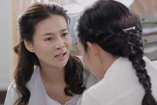 Biết đồng nghiệp làm việc khuất tất, tôi vẫn không thể hé răng nửa lời, chỉ dám trơ mắt đứng nhìn