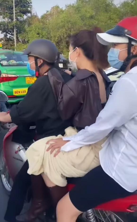 Ngọc Trinh đăng clip phải chạy xe máy để kịp đi làm, nhưng lại bị netizen soi mắc lỗi giao thông cơ bản-1