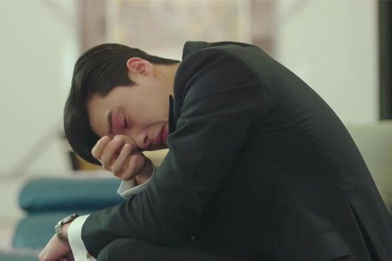 Cho người lạ đi nhờ xe lúc nửa đêm, thứ cô ấy để lại 