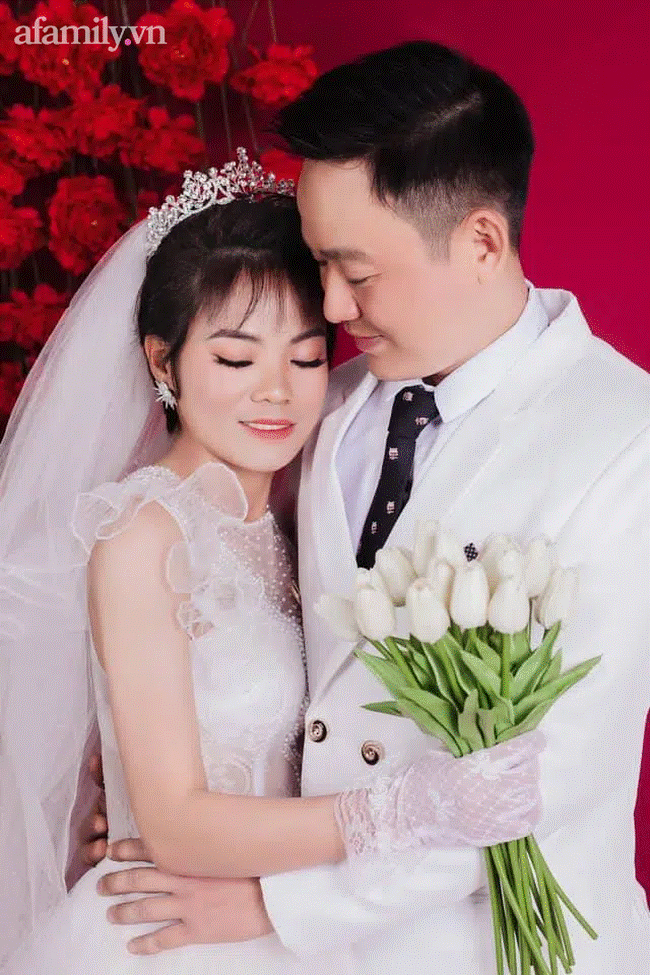 Ngạc nhiên chưa: Nữ cầu thủ lớn tuổi nhất đứng 1 mình cắn huy chương vàng gây sốt mùa SEA Games 30 sắp lên xe hoa, danh tính và công việc của chú rể mới bất ngờ-4