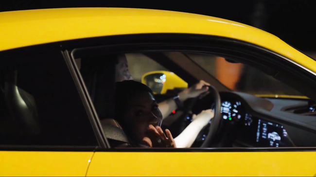 HOT: Sau khi được vợ doanh nhân cầu hôn lãng mạn, chồng nhà người ta tặng vợ siêu xe Porsche 911 bạc tỷ chơi Tết khiến dân mạng bội phần ga tô-6