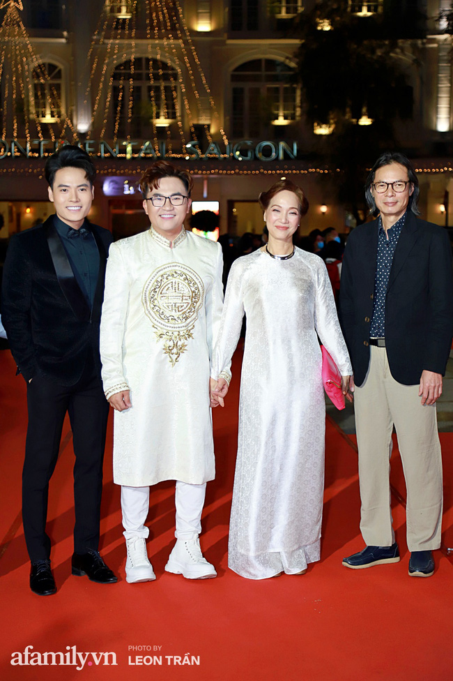 Thảm đỏ lễ trao giải Mai Vàng 26: Nghệ sĩ Hoài Linh gượng cười sau nhiều biến cố, Minh Hằng khoe vòng 1 căng đầy gợi cảm-14