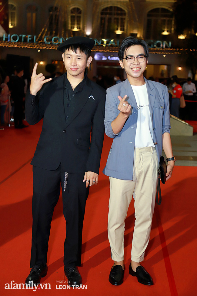 Thảm đỏ lễ trao giải Mai Vàng 26: Nghệ sĩ Hoài Linh gượng cười sau nhiều biến cố, Minh Hằng khoe vòng 1 căng đầy gợi cảm-12