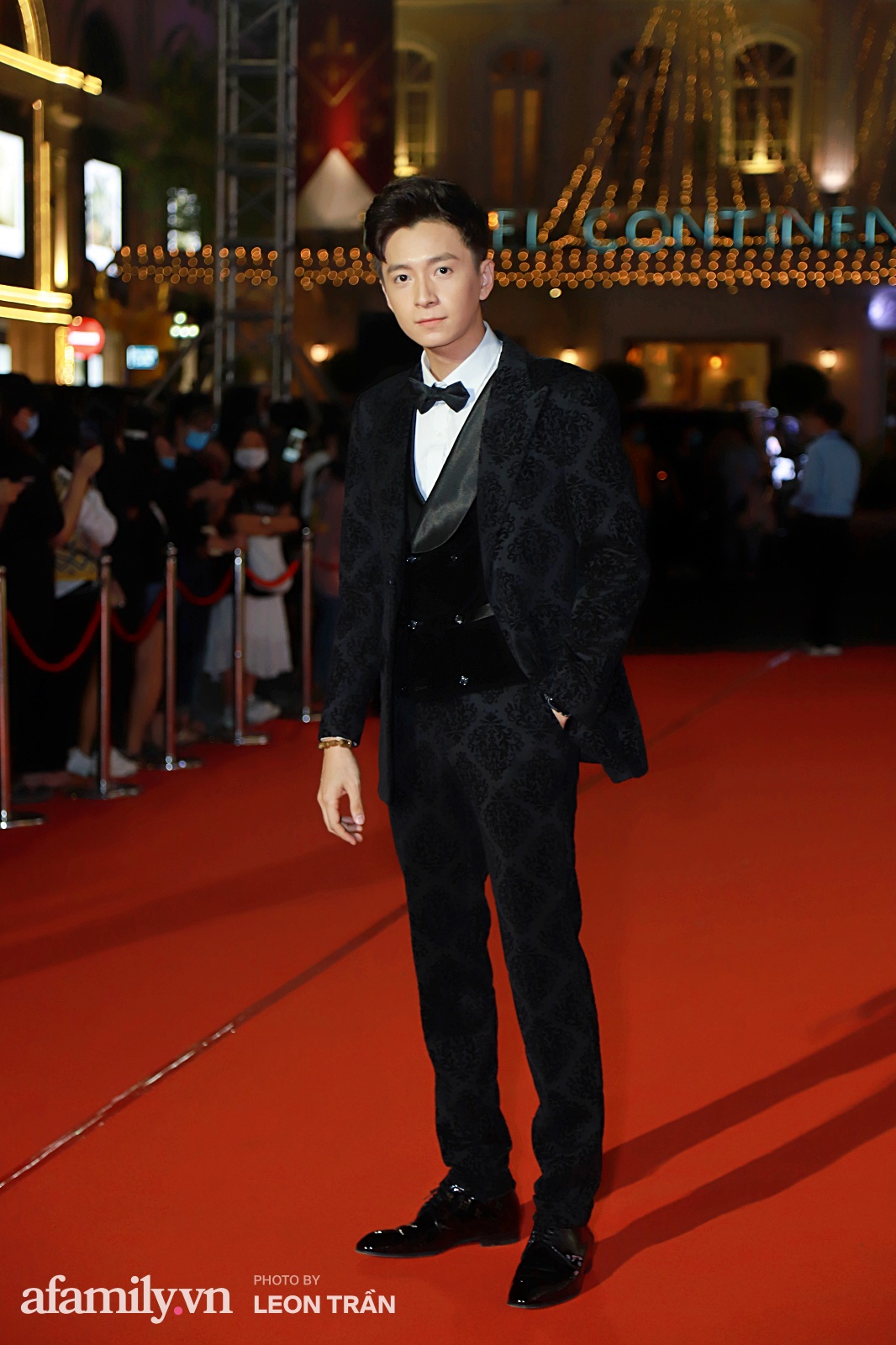 Thảm đỏ lễ trao giải Mai Vàng 26: Nghệ sĩ Hoài Linh gượng cười sau nhiều biến cố, Minh Hằng khoe vòng 1 căng đầy gợi cảm-11