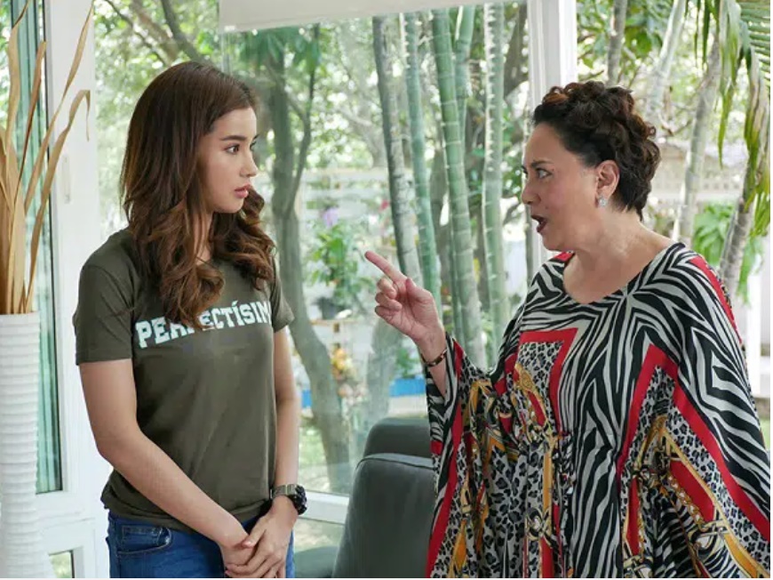 Nghe lén mẹ chồng bêu riếu chuyện phòng the của con dâu với hàng xóm, chị vợ liền có hành động đáp trả gay gắt khiến bà tái mặt-2