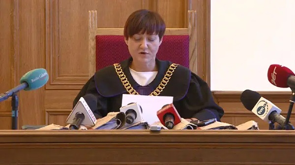 Gã chồng ác quỷ nhốt vợ trong phòng tối suốt 2 năm, cho nhiều người đàn ông khác cưỡng hiếp, mỗi lần thu 132.000 đồng-4