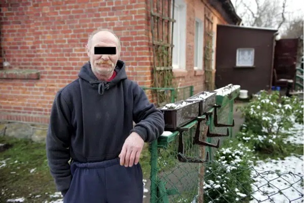 Gã chồng ác quỷ nhốt vợ trong phòng tối suốt 2 năm, cho nhiều người đàn ông khác cưỡng hiếp, mỗi lần thu 132.000 đồng-5