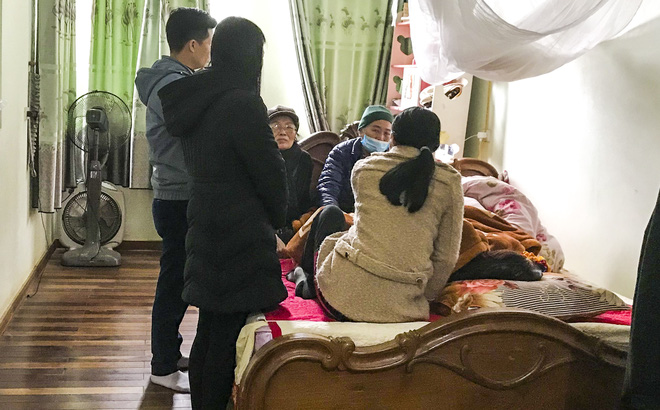 Mẹ nam sinh tử vong trong vụ tàu lượn văng khỏi đường ray liên tục khóc ngất gọi tên con-1