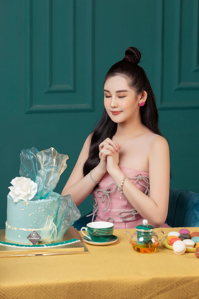 Lê Âu Ngân Anh lên đồ gợi cảm, khoe dáng nuột nà đón tuổi mới: Nhan sắc thăng hạng chuẩn cô giáo hot nhất nhì Vbiz!-3