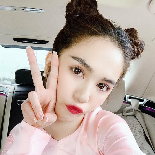 3 kiểu tóc hack tuổi’ giúp Ngọc Trinh nhìn trẻ như gái 18-1