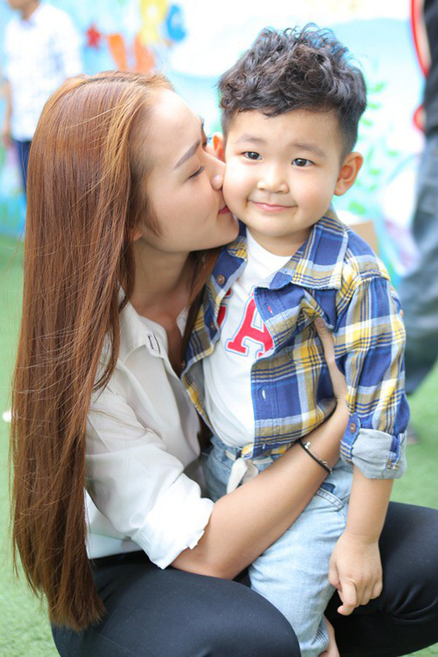 Có đến 3 con riêng với Hải Băng nhưng cách Thành Đạt đối xử với con trai của vợ cũ khiến nhiều người phải thốt lời khen-3