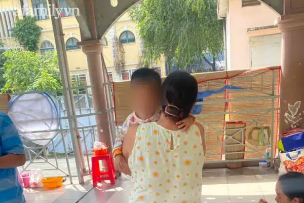 Bàng hoàng phát hiện người vợ nằm gục trên nền nhà, hai bố con cháy đen trong nhà tắm-2