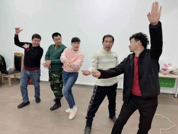 Hé lộ hậu trường Táo Quân, hình ảnh NSND Công Lý lộ rõ vẻ ngoài mệt mỏi sau 15 tiếng chầu liên tục-8