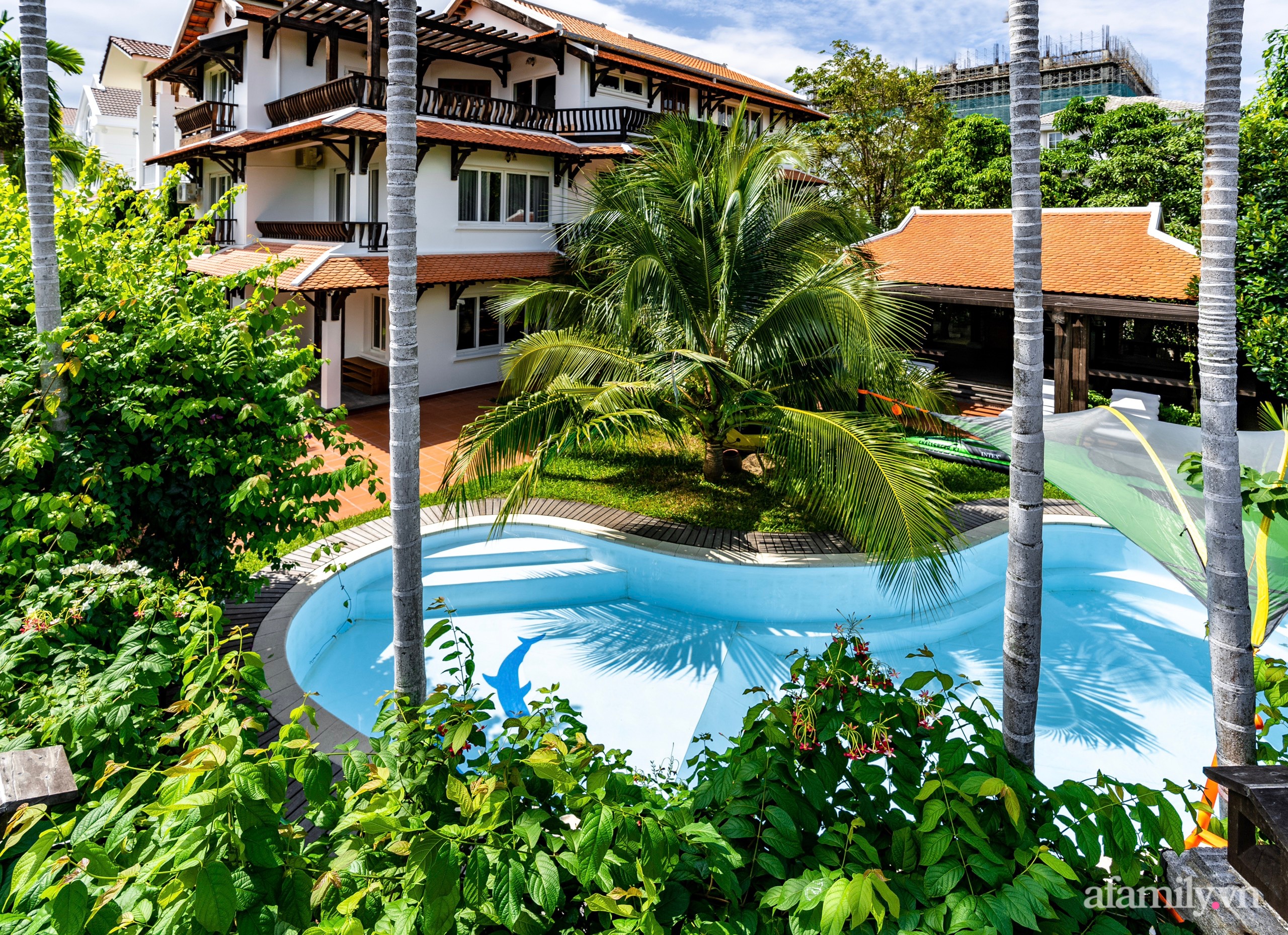 Căn nhà vườn xây 10 năm vẫn đẹp hút mắt với nội thất gỗ và cây xanh quanh nhà ở Nha Trang-31