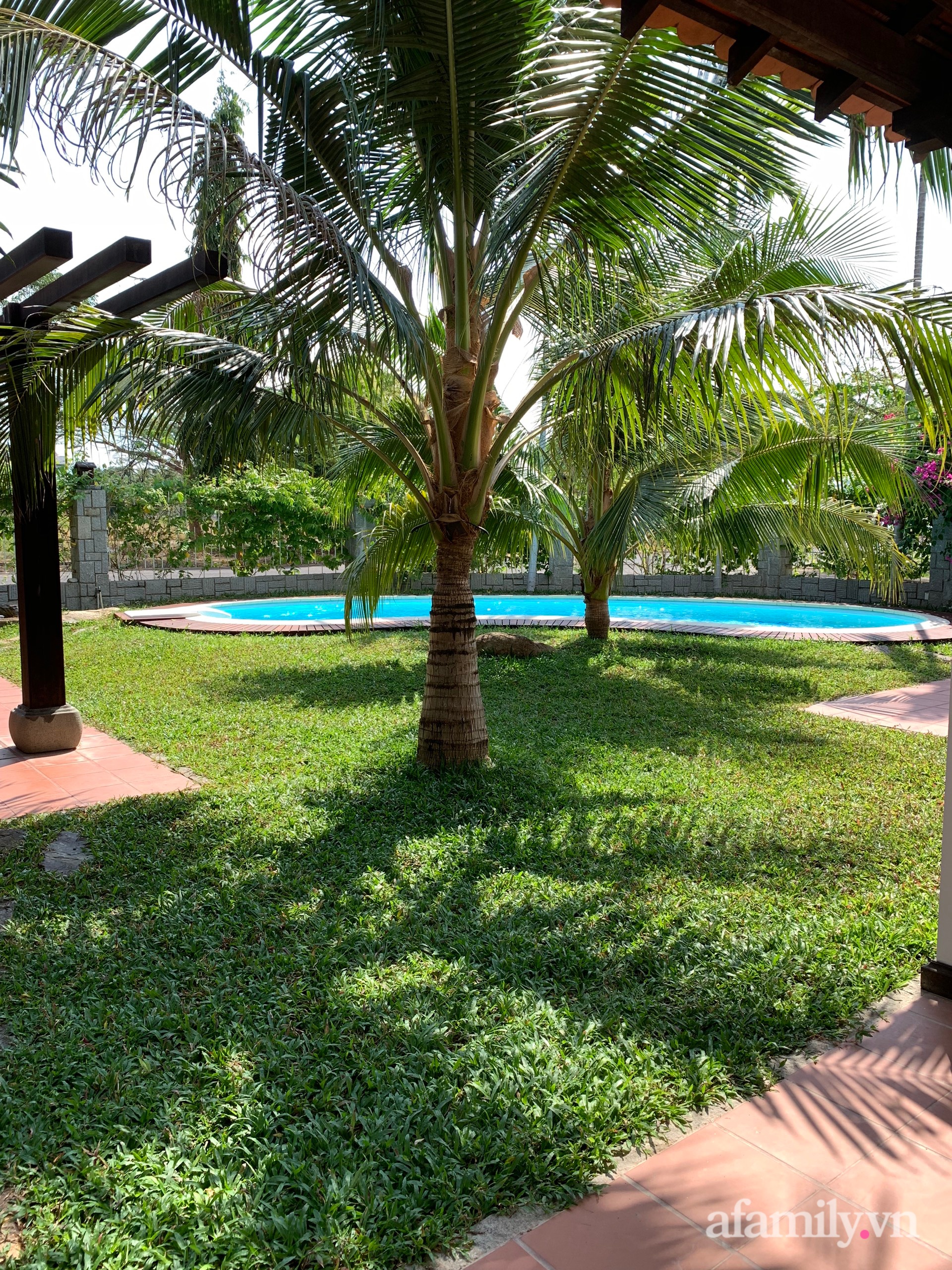 Căn nhà vườn xây 10 năm vẫn đẹp hút mắt với nội thất gỗ và cây xanh quanh nhà ở Nha Trang-30