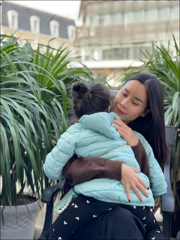 Mới 4 tuổi, gái út Lưu Hương Giang có hành động này khi mẹ đi công tác xa, vô tình khơi lại điều các bà mẹ bận rộn hay lãng quên-2