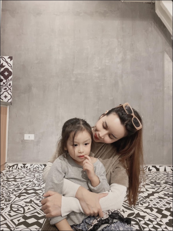 Mới 4 tuổi, gái út Lưu Hương Giang có hành động này khi mẹ đi công tác xa, vô tình khơi lại điều các bà mẹ bận rộn hay lãng quên-3