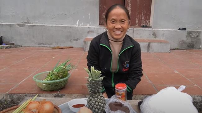 Dùng bột ớt Hàn Quốc để nấu tô bún bò Huế khổng lồ, bà Tân khiến ai cũng giật mình vì kết quả-1