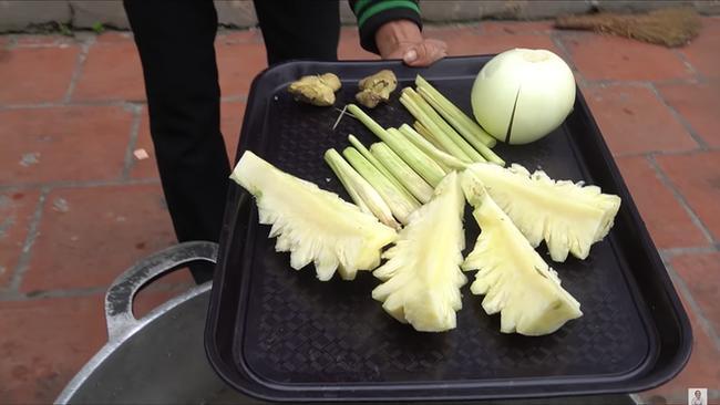 Dùng bột ớt Hàn Quốc để nấu tô bún bò Huế khổng lồ, bà Tân khiến ai cũng giật mình vì kết quả-3