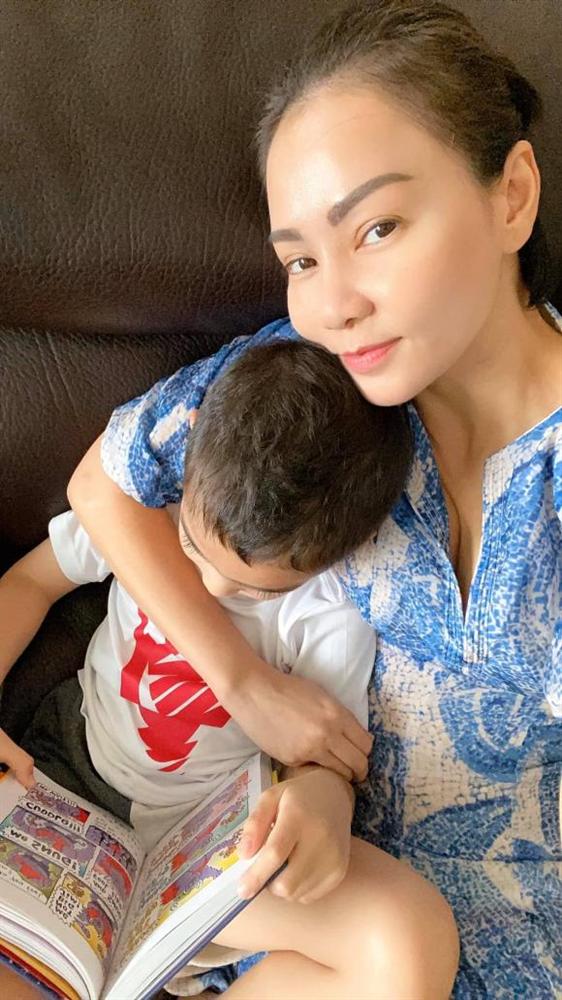 Mới 5 tuổi, con trai Thu Minh đã biết đọc truyện và làm toán thành thạo của bé 10 tuổi-5