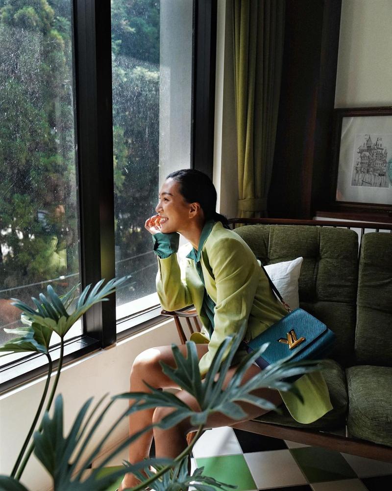 Các chị em sẽ trông trẻ hơn 5 tuổi nếu bổ sung thêm 4 màu sắc này vào tủ đồ ngày Đông-6