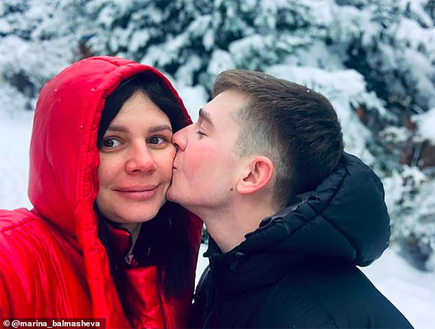 KOL nổi tiếng gây sốc khi ly dị để lấy con riêng của chồng mình nuôi từ tấm bé, thái độ của mẹ chồng gây hoang mang cực độ-6