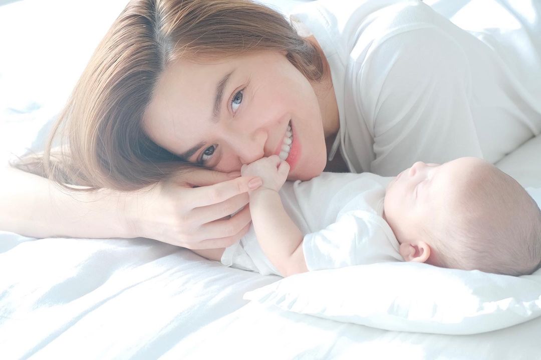 Khoảnh khắc ấm áp giữa Hồ Ngọc Hà và con gái, ngoại hình của cô bé gây chú ý-3