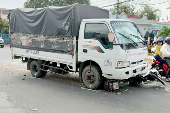 Tài xế ngủ gật, xe tải tông nhiều học sinh trên Quốc lộ 91