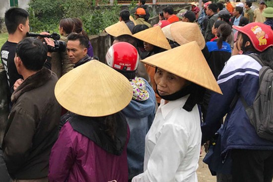 Giằng co với vợ khi cãi nhau, súng cướp cò khiến chồng trúng đạn tử vong