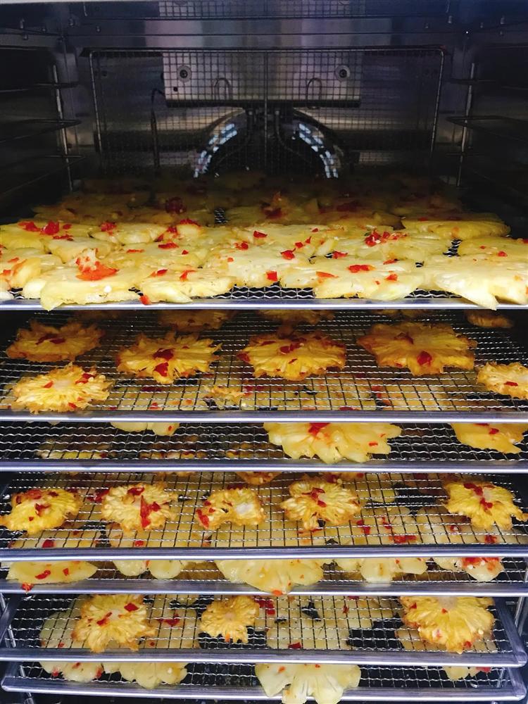 Tết này, cần gì mua hoa quả sấy đắt đỏ khi bạn có thể tự tay làm dứa sấy muối ớt theo công thức siêu đơn giản này-5