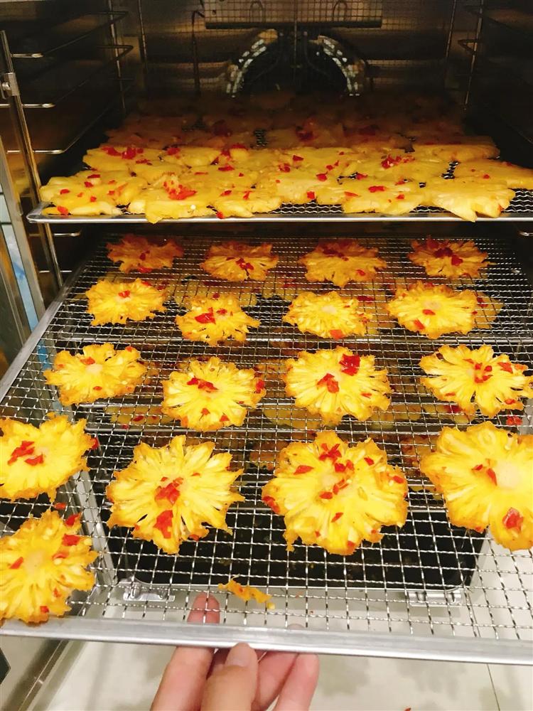 Tết này, cần gì mua hoa quả sấy đắt đỏ khi bạn có thể tự tay làm dứa sấy muối ớt theo công thức siêu đơn giản này-6