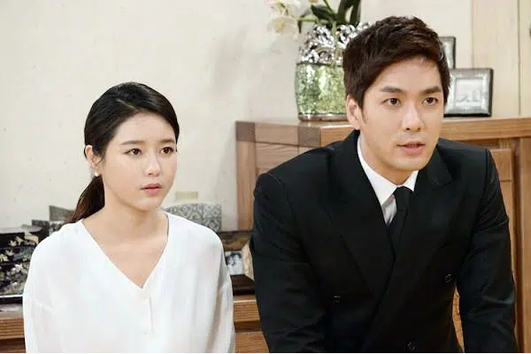 Mừng tiệc tân gia nhà rể cả, mẹ vợ nói kháy rể út Mang tiếng giám đốc mà không có nhà sang, anh chồng đáp trả 1 câu khiến bà bẽ mặt-1