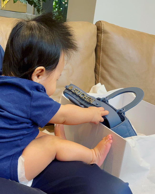 Đàm Thu Trang lần đầu tiết lộ cận cảnh gương mặt con gái cưng-3