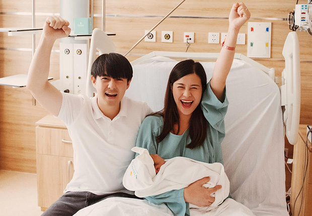 Màn tái xuất gây bão MXH của Đông Nhi - Ông Cao Thắng tại sự kiện: Lên đồ ton sur ton tình tứ, body mẹ bỉm chiếm spotlight-5