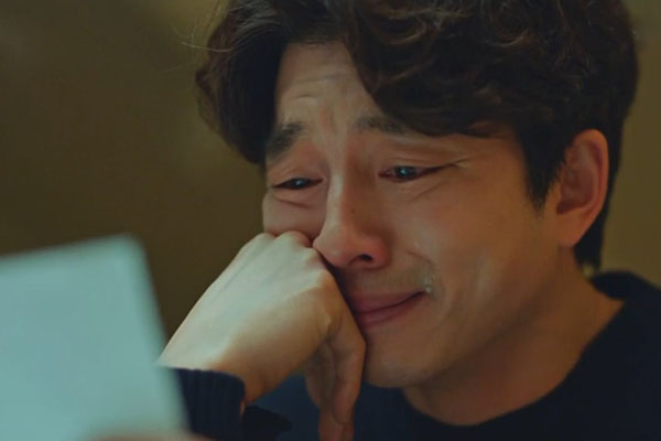 Ngày cưới của người yêu cũ, cô gái lái xe Mercedes vác loa đến náo loạn, ai cũng trách cho đến khi biết câu chuyện phía sau-3