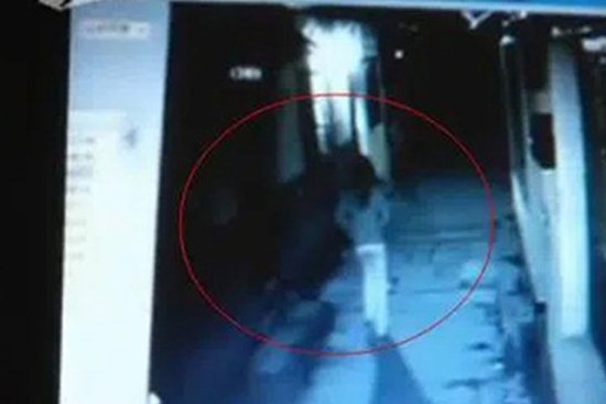 Thiếu nữ ra ngoài đi dạo rồi mất tích, 8 ngày sau tìm thấy thi thể, dân mạng 