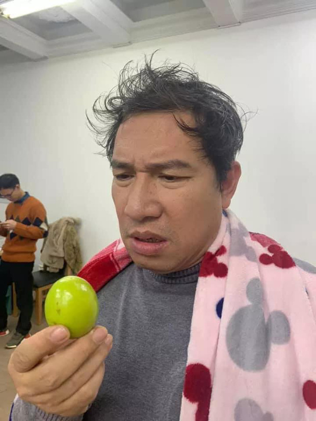 Ảnh hậu trường Táo Quân 2021 hé lộ bữa ăn vội của dàn nghệ sĩ tập luyện tận khuya: Nhìn bàn ăn mà fan không khỏi lo lắng!-3