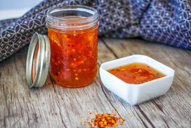 SỰ THẬT về tương ớt vỉa hè khi được soi dưới kính hiển vi: Chứa cả xác động vật, vô vàn vi khuẩn bơi tưng bừng khiến người xem hú hồn hú vía!-5