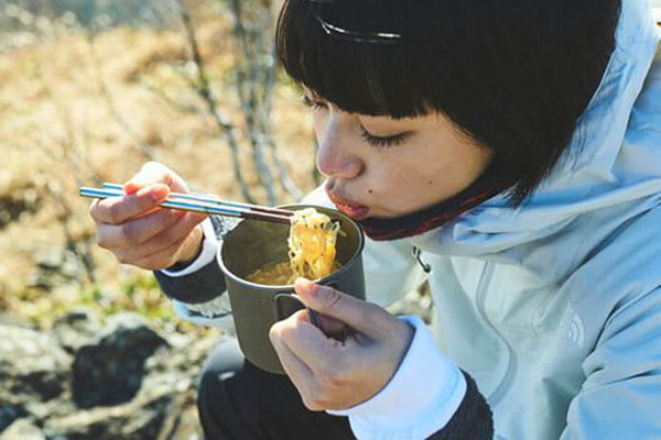 Bà mẹ trẻ được khen xinh đẹp dù đang nuôi con mọn, nhưng nhìn sang em bé ai cũng khuyên cô nên đưa con đi khám bác sĩ-4