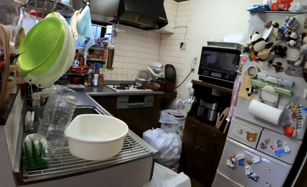 Quỳnh Trần JP lần đầu công khai căn trọ xập xệ trước khi sang nhà mới bạc tỷ ở Nhật, tiết lộ món đồ dùng để dằn mặt chồng-9