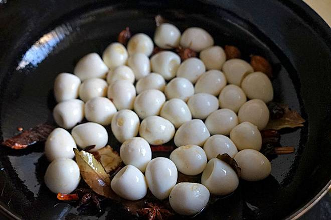 Bí quyết làm món trứng cút kho bắt mắt, đậm vị, mùa lạnh không thể thiếu-4