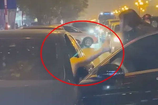 Hí hửng tưởng được dự tiệc tất niên công ty của chồng, nào ngờ bị quát Cho đi để mất mặt à, vợ liền tạo bất ngờ khiến anh ta điếng người-3