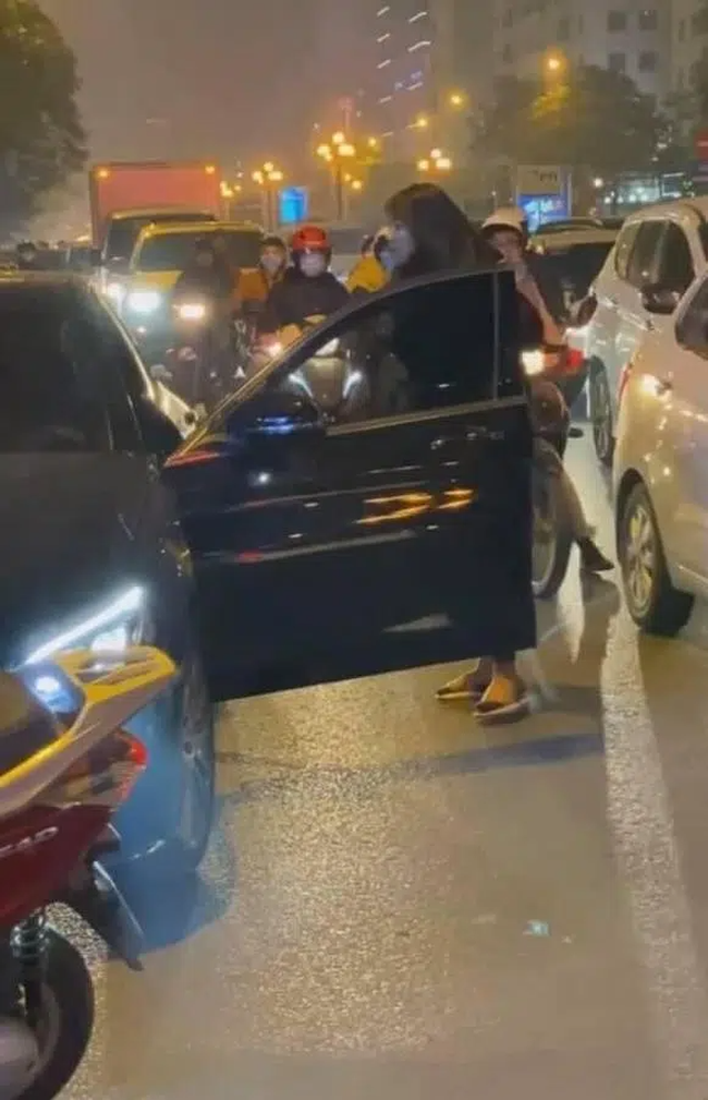 Vừa lên tiếng đã bị cộng đồng mạng nói dại, chị vợ trong vụ chặn xe Mẹc đánh ghen tiếp tục tiết lộ chuyện mẹ chồng và quá trình gặp bác sĩ tâm lý-2