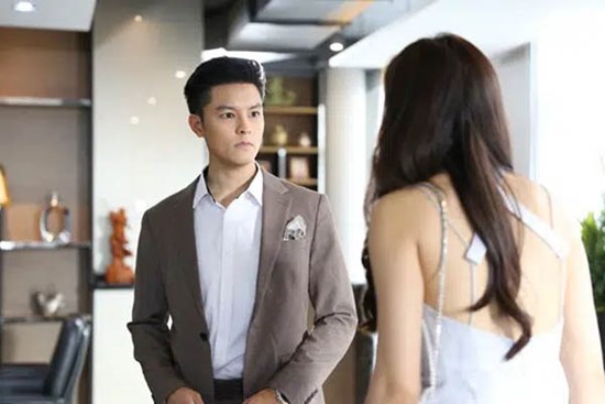 Hí hửng tưởng được dự tiệc tất niên công ty của chồng, nào ngờ bị quát 