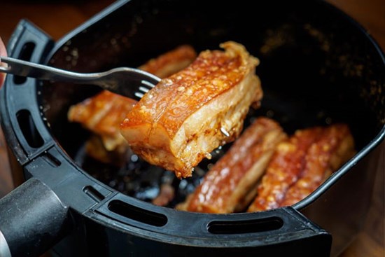 Muốn nấu ăn ngon bằng nồi chiên không dầu, hãy ghi nhớ 9 mẹo dưới đây