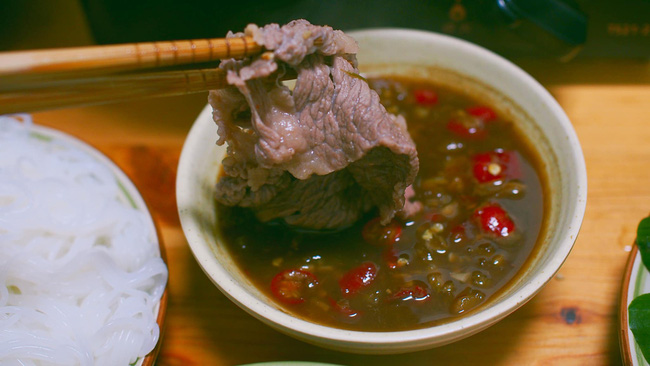 Trời lạnh thế này làm nồi lẩu bò nhúng me xì xụp là tuyệt nhất!-2