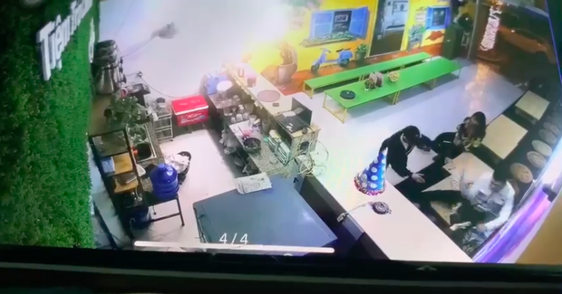 Đang ôm con nhỏ trong quán, người phụ nữ bị hai người đàn ông xông vào nhà hành hung dã man-2