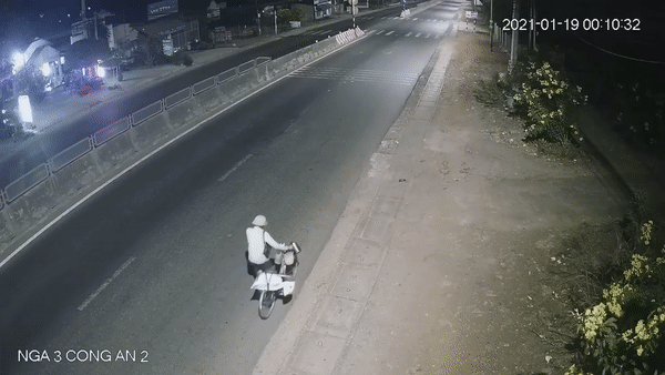 Phẫn nộ: Cụ ông dắt xe đạp bị ô tô phóng tốc độ bàn thờ tông gục trông đêm, hành động sau đó của tài xế khiến nhiều người căm phẫn-1